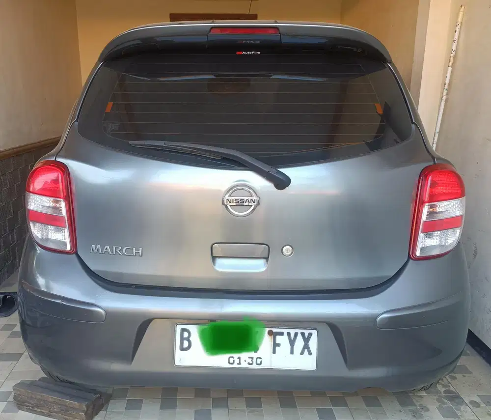 Nissan March 2011 Bensin