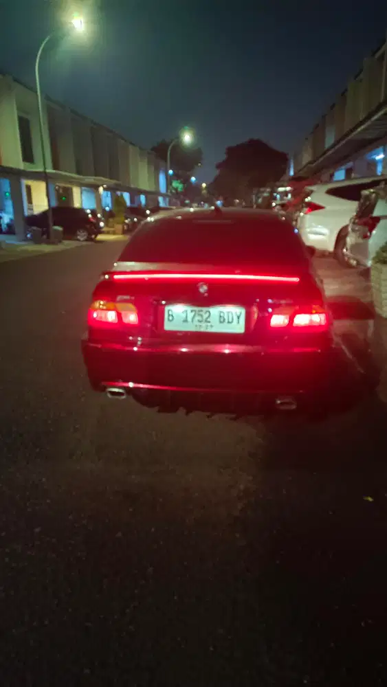 BMW 318i 2003 Bensin