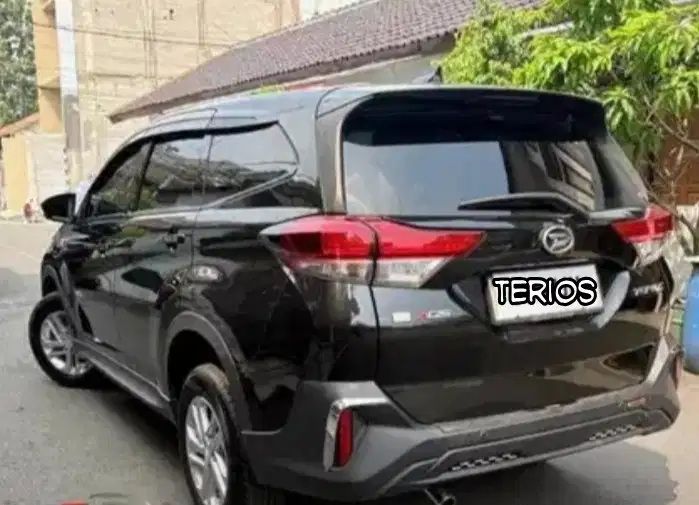 Daihatsu Terios X 1.5 MT Des '24 HITAM 