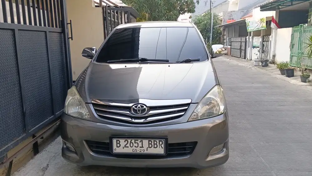 Toyota Kijang Innova 2009 Bensin