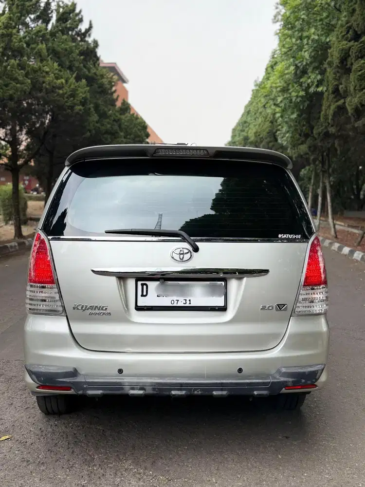 Toyota Kijang Innova 2010 Bensin