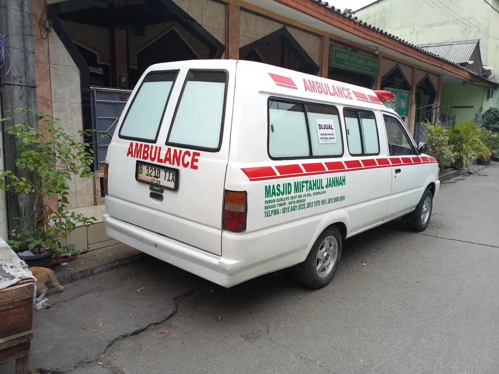 Toyota Kijang 2002 Bensin. Ambulance.
