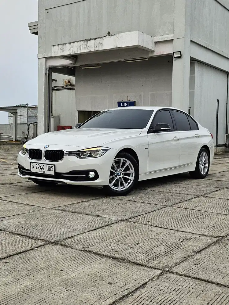 BMW 320i 2018 Bensin
