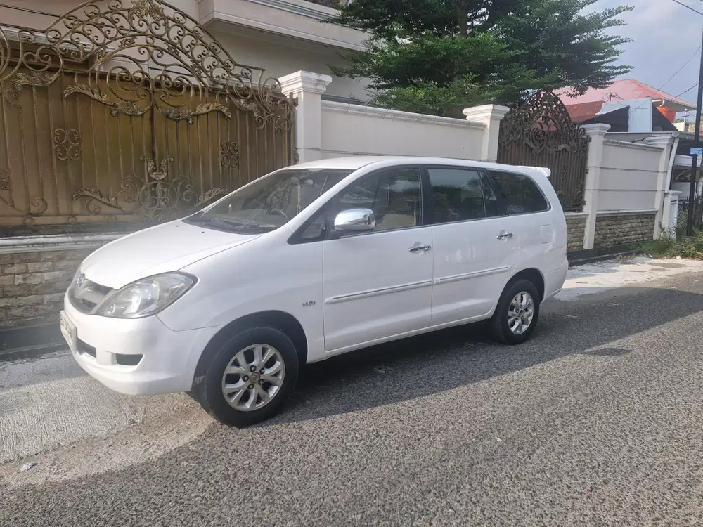 Toyota Kijang Innova 2006 Bensin