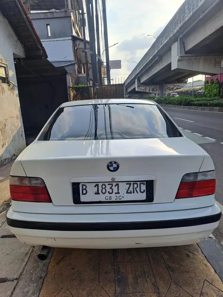 BMW 318i 1999 Bensin
