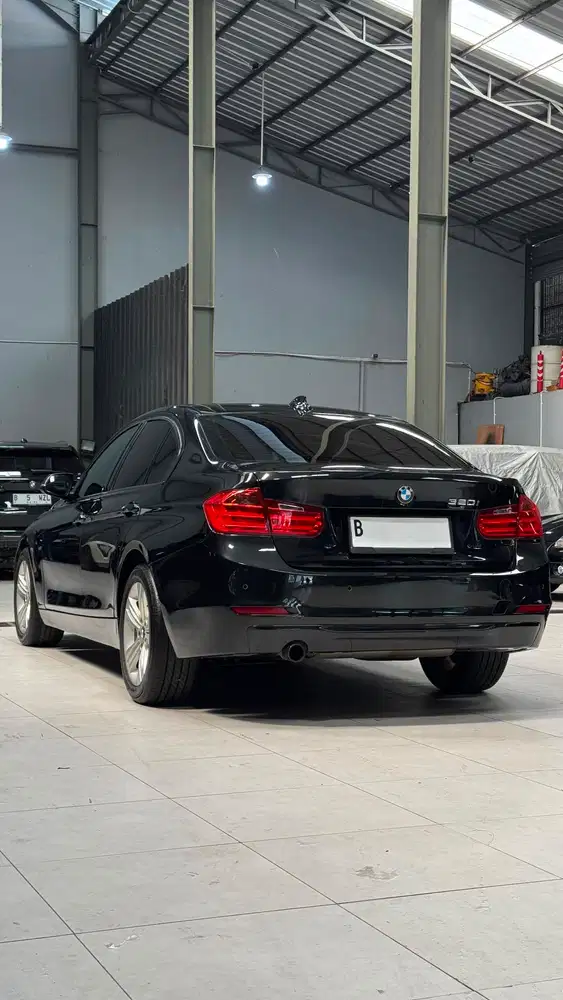 BMW 320i 2014 Bensin