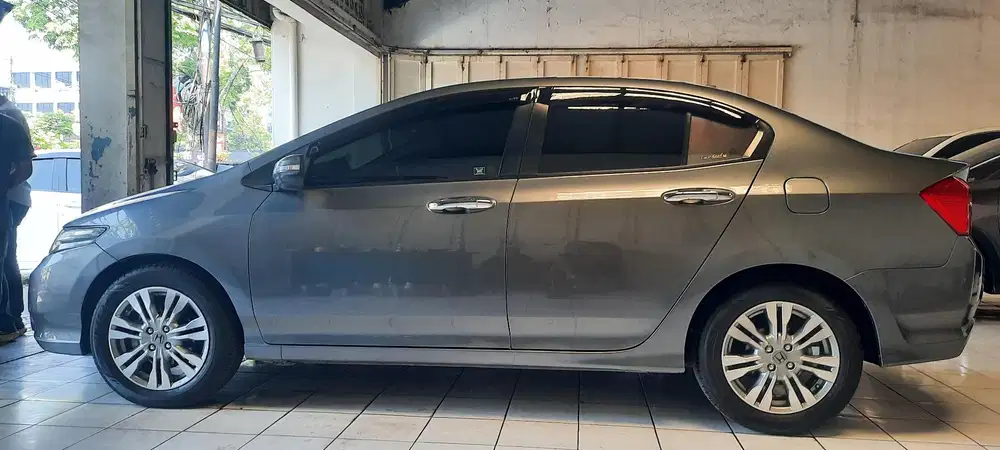 Toyota Yaris E at 2011 Bensin