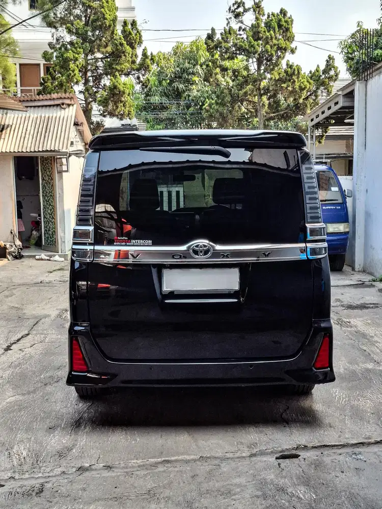 Toyota Voxy 2.0  2019