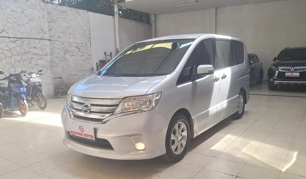 Nissan Serena 2.0 HWS AT 2013
