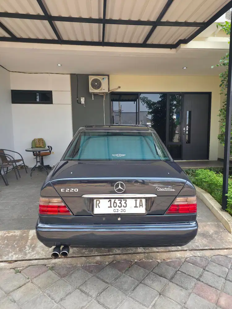 Mercedes-Benz E220 1995 Bensin