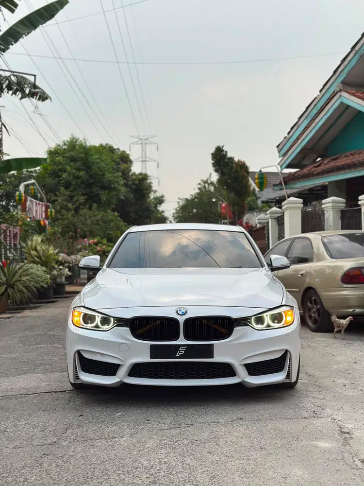 BMW 320i 2015 Bensin