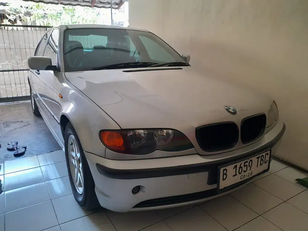 BMW 318i 2003 Bensin