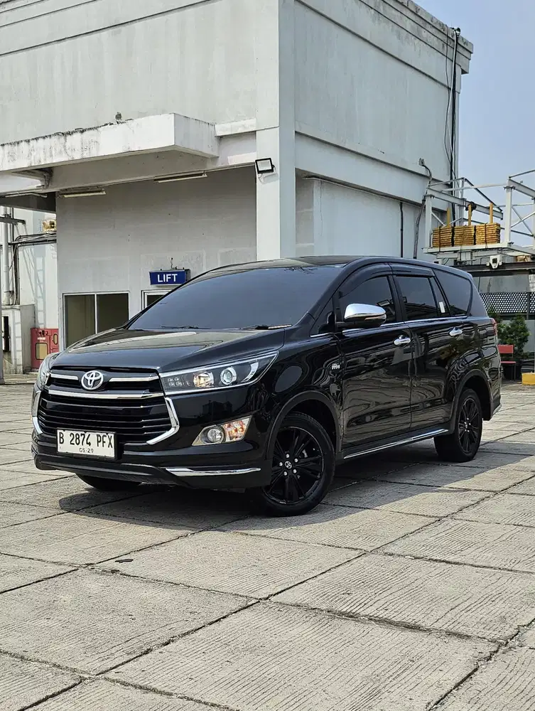 Toyota Kijang Innova Venturer AT 2.0 Th 2019 Bensin Record