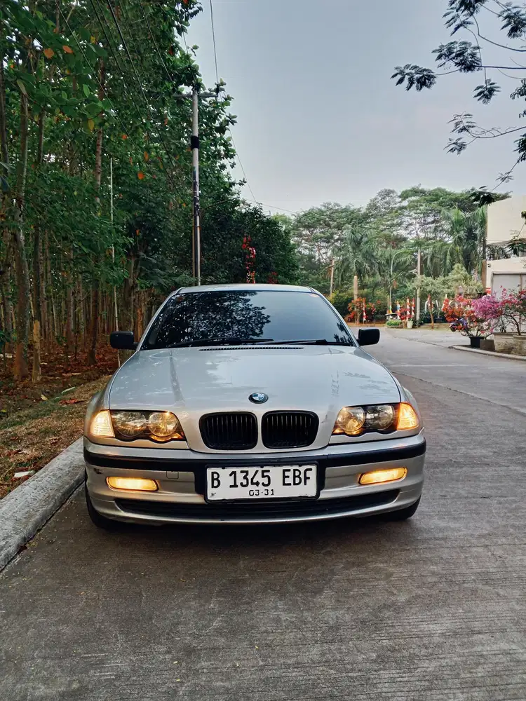 BMW 318i 2001 Bensin