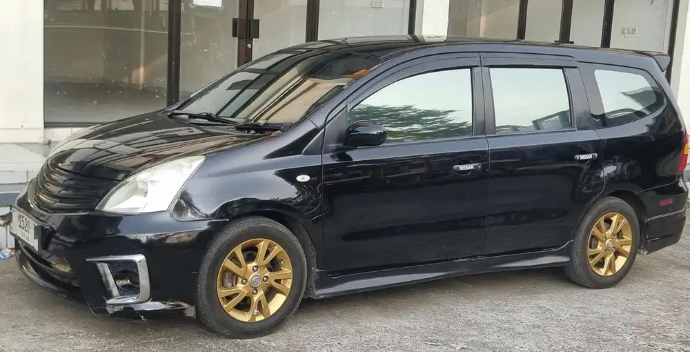 Nissan Grand livina 2012 Bensin
