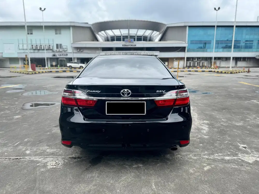 Toyota Camry V 2.5 AT 2018 Automatic