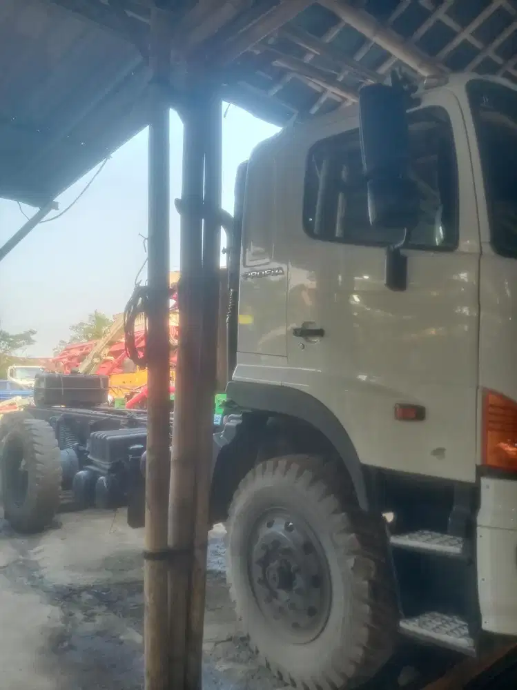 Hino 700 tahun 2019