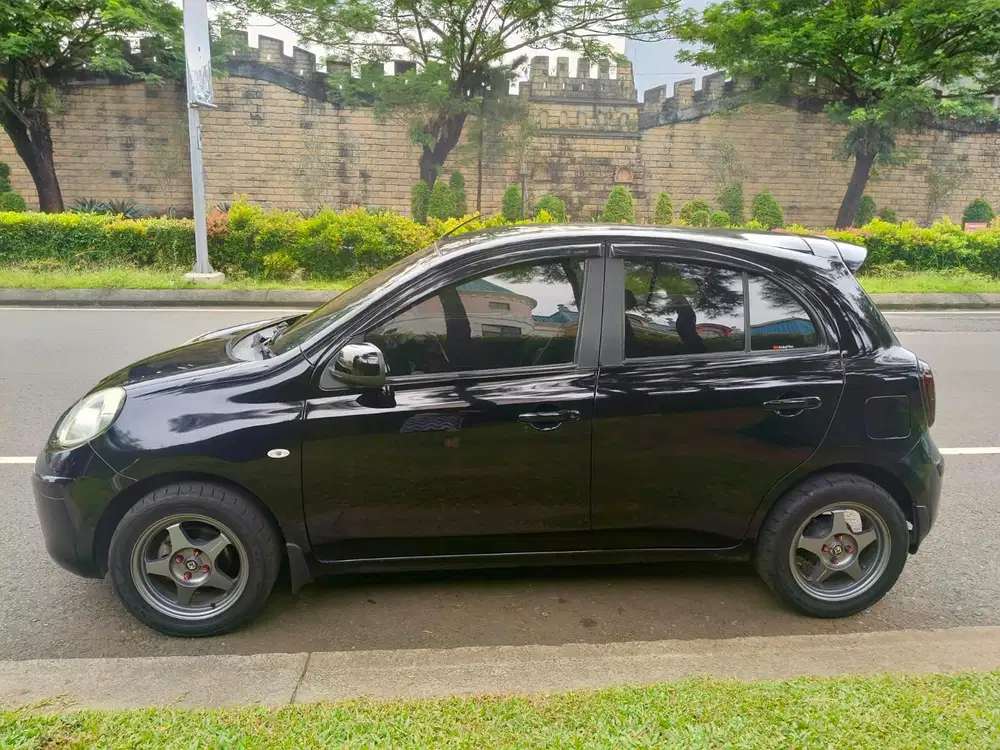 Nissan March 2011 Bensin