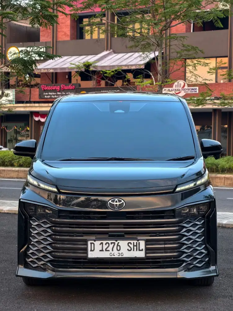 Toyota Voxy 2023 Bensin