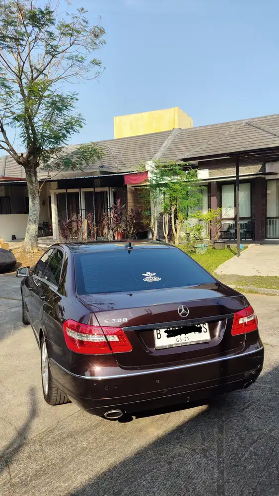 FS : Mercedes-Benz E300 Avantgarde 2011 Rare Colour