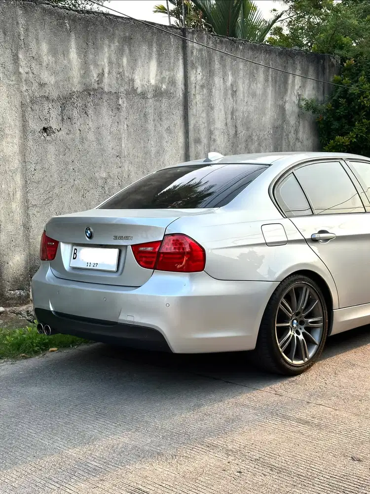 BMW 325i 2011 Bensin