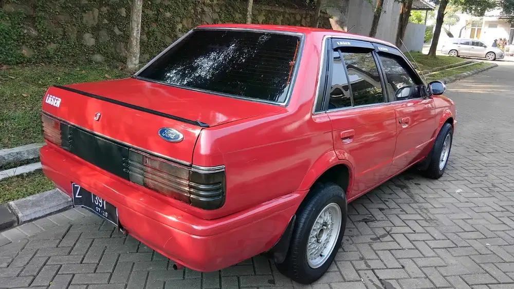 Ford laser 1996 Bensin