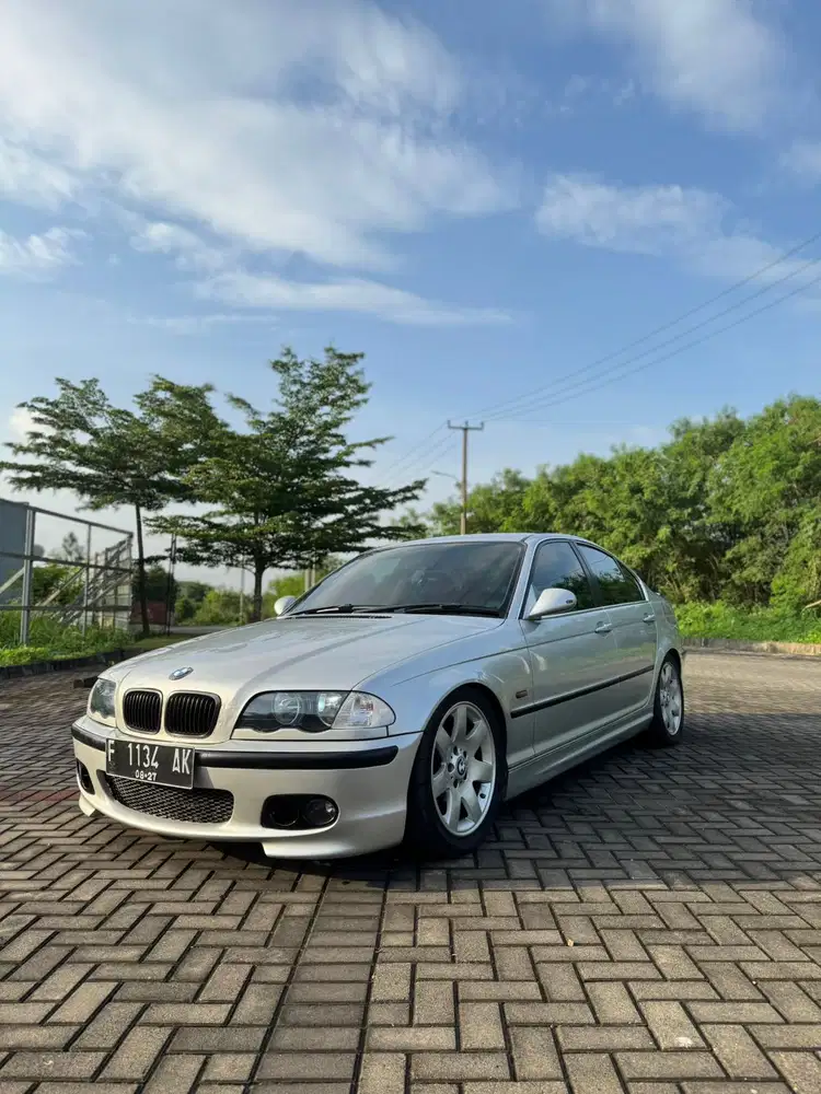 BMW 320i 2005 Bensin