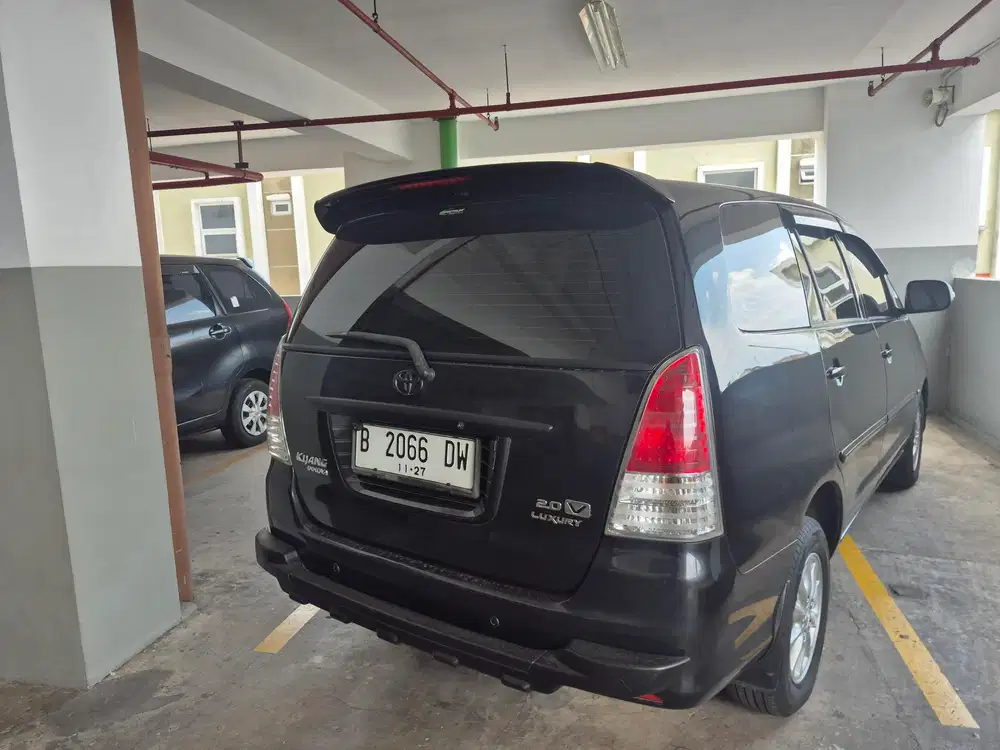Toyota Kijang Innova 2011 Bensin