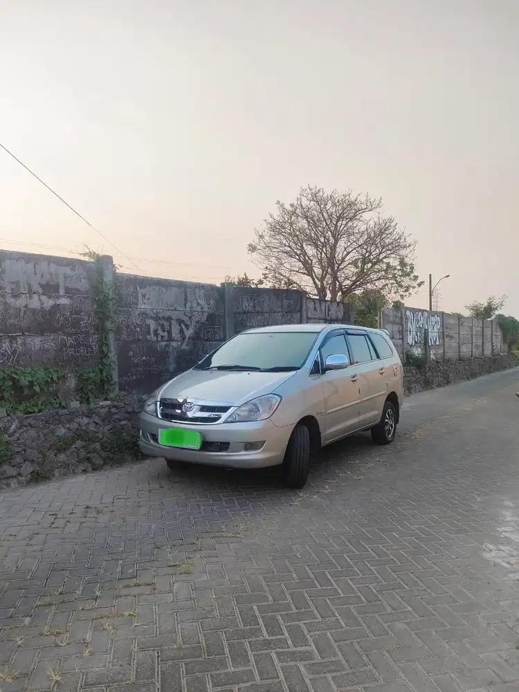Toyota Kijang Innova 2005 2.0 V.Bensin AT