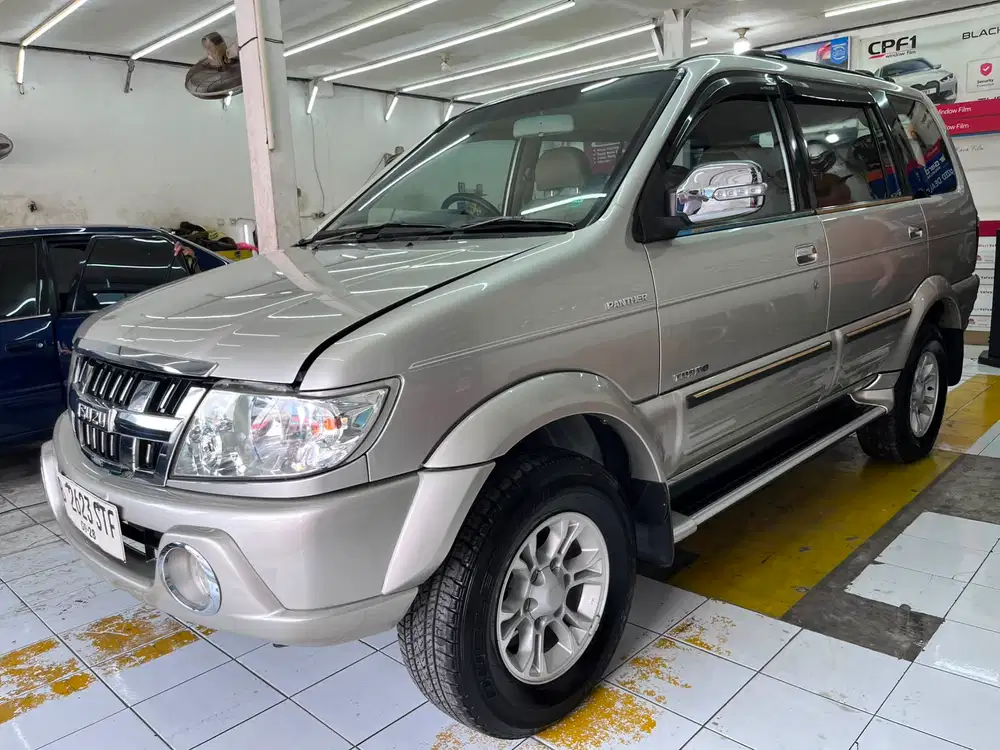 Isuzu Grand touring 2012 Bensin
