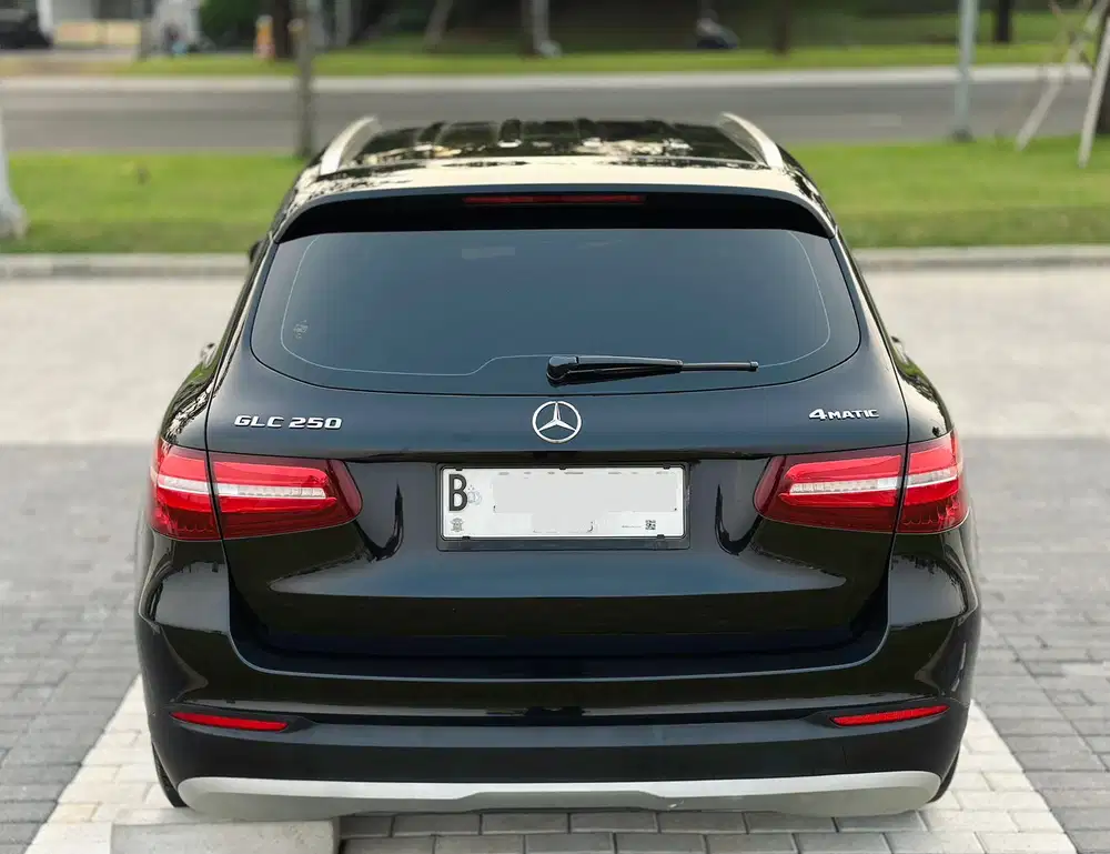 Mercedes-Benz GLC250 2017 Bensin