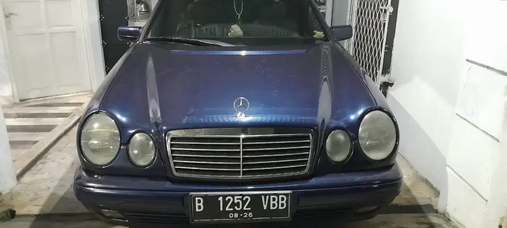 Mercedes-Benz E230 1996 Bensin