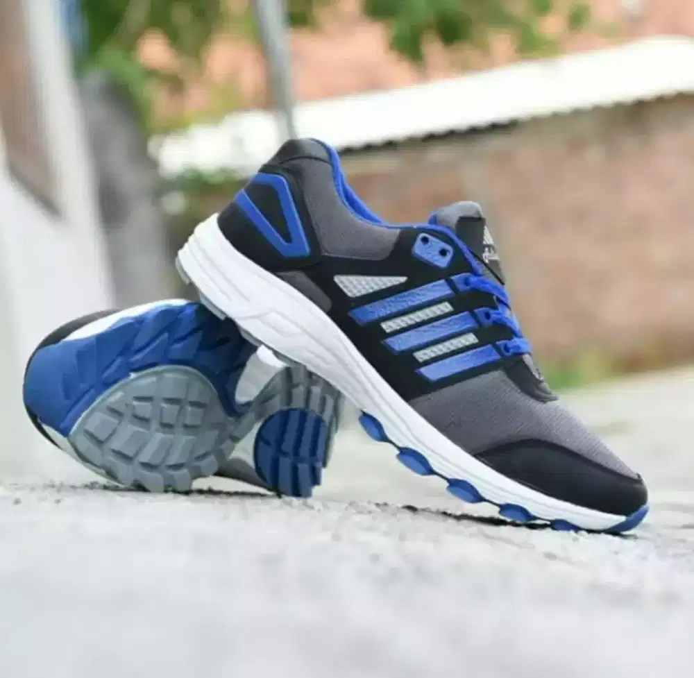 Sepatu Olahraga Adidas size 40