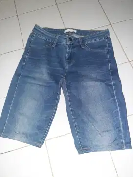 Celana jeans cewek selutut biru