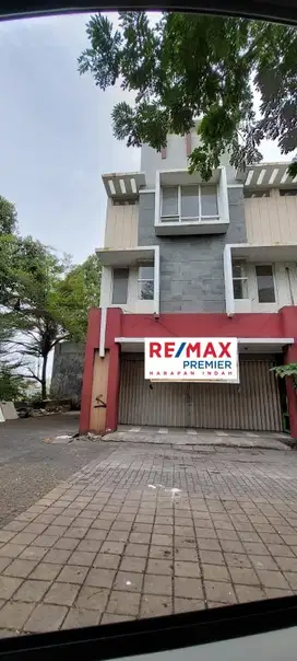 Di jual ruko hoek bagus 3 lantai pinggir jalan lebar di Harapan indah