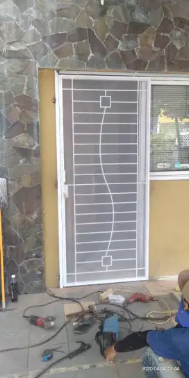 Pintu kawat nyamuk