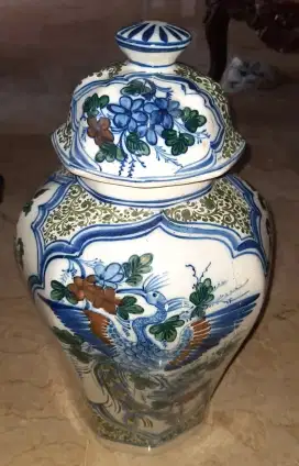 Guci Antik Burung Merak 1980