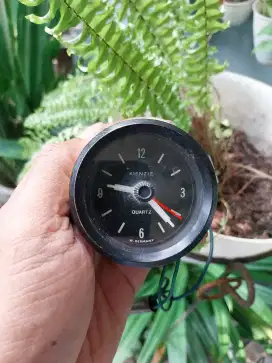 Analog Clock Kienzle untuk Dasboard Mobil Classic