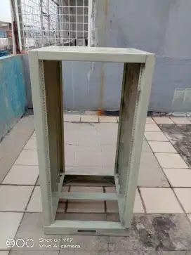 Rak besi untuk power speaker