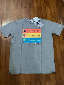 Kaos merk CHAMPION. Original. Size M. Warna Abu. Baru dan Lengkap Tag.