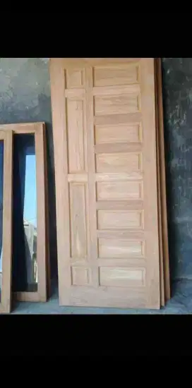 Pusatnya pintu jendela kusen kayu jati dan mahoni