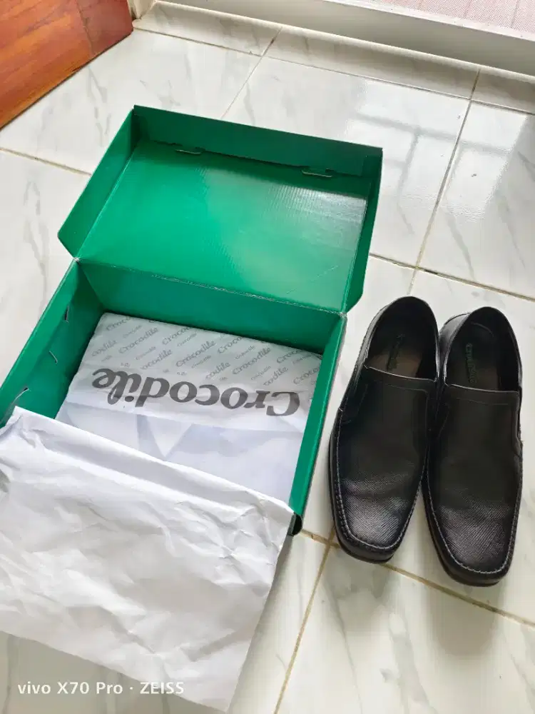 Sepatu Formal Merek Crocodile