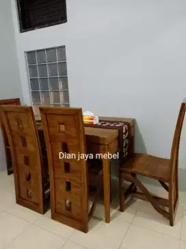 Meja makan jati