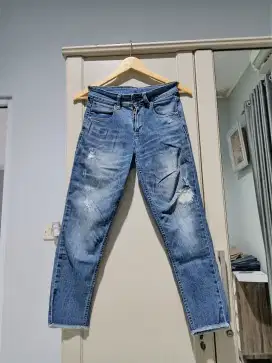 RIPPED JEANS PRELOVED