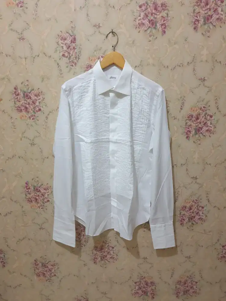 Like new .authentic baju kemeja.shirt brioni size L