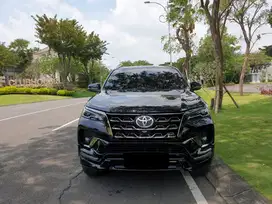 Toyota Fortuner 4x2 2.8L GR SPORT Hitam 2800CC Mulus Istimewa LOW KM