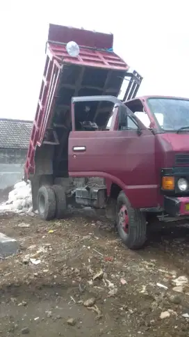Puing tanah merah campur pengurugan urug buang puing sampah urugan