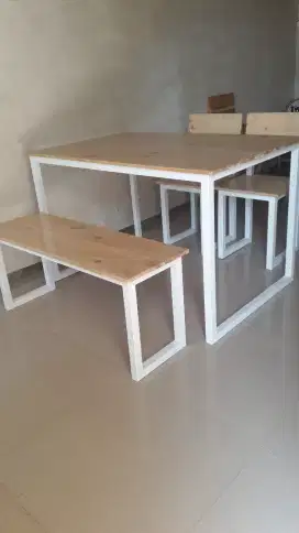 Meja makan rangka besi