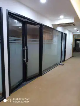 Sanblast polos / buram, tidak tembus pandang. Cocok untuk kaca kantor