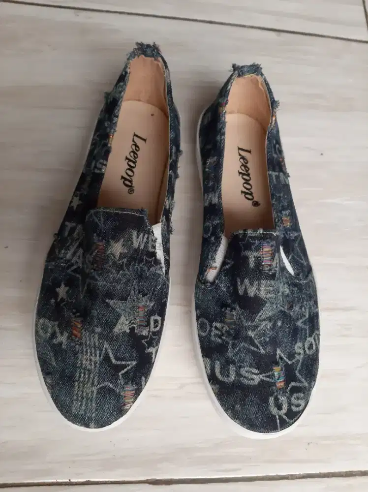 Sepatu santai size 37